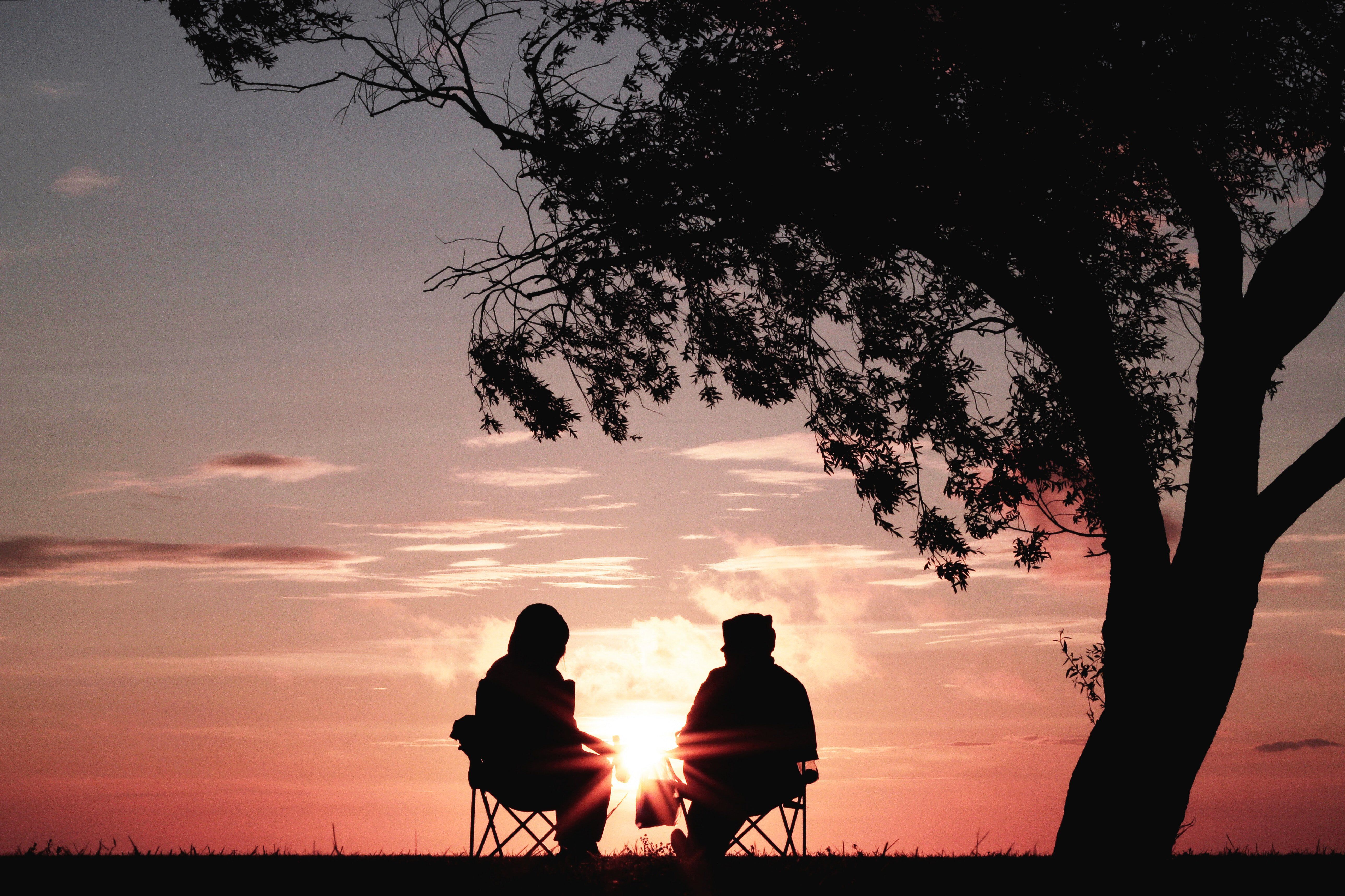 People watching the sunset People watching the sunset