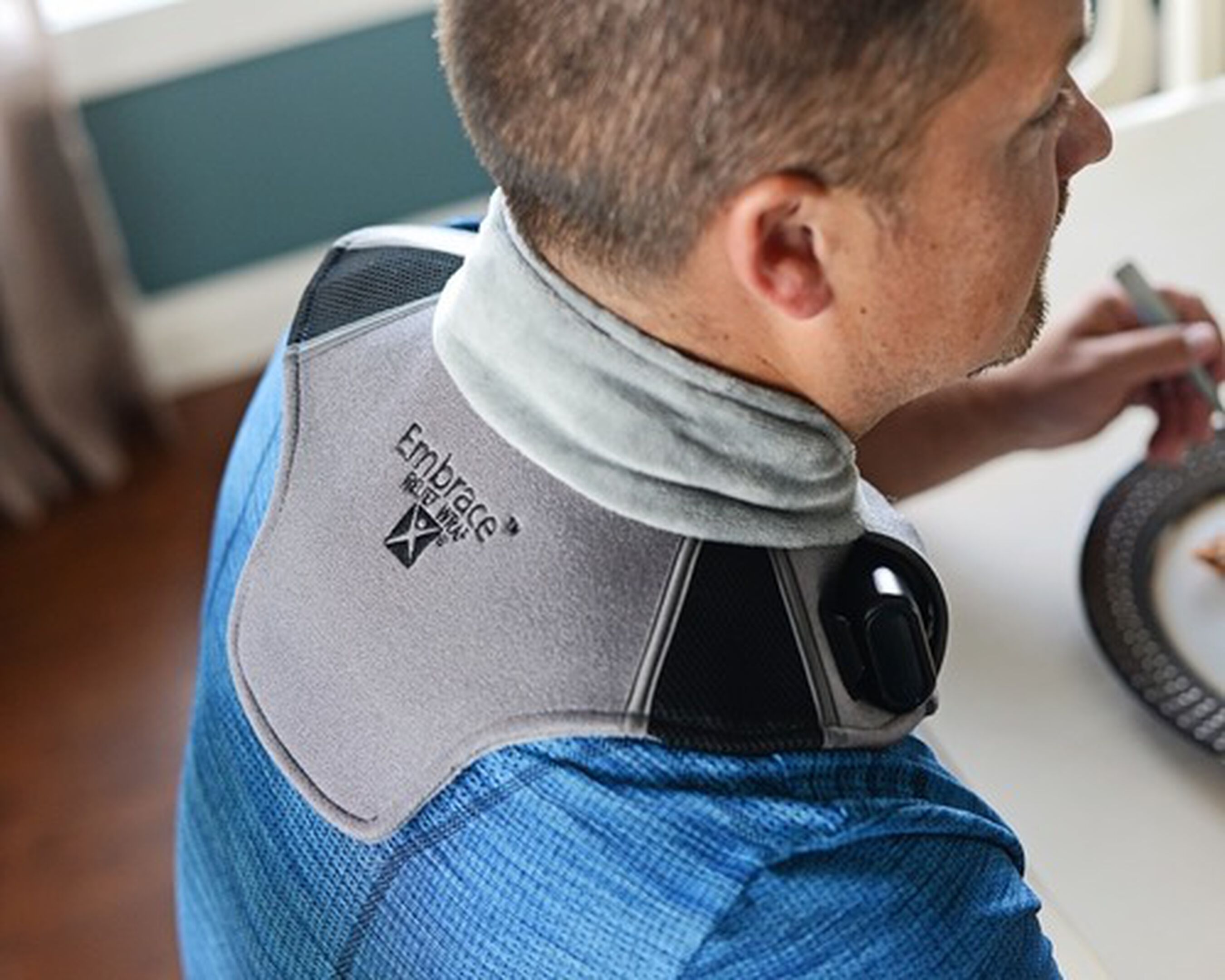 Battle Creek Embrace ™ Relief Neck Wrap Portable, 3 Temperature