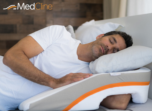 hooked christmas pillows